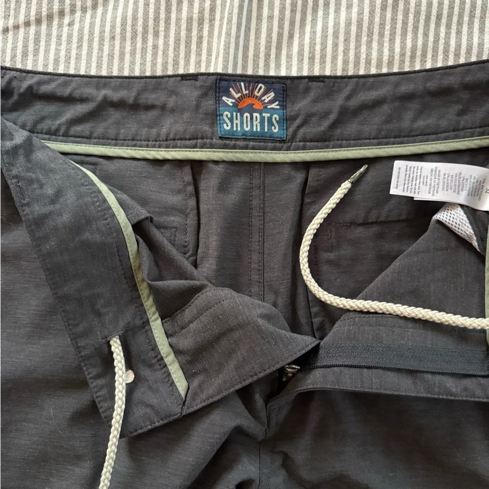 Faherty Men's Dark Charcoal Flat-Front Performance Shorts